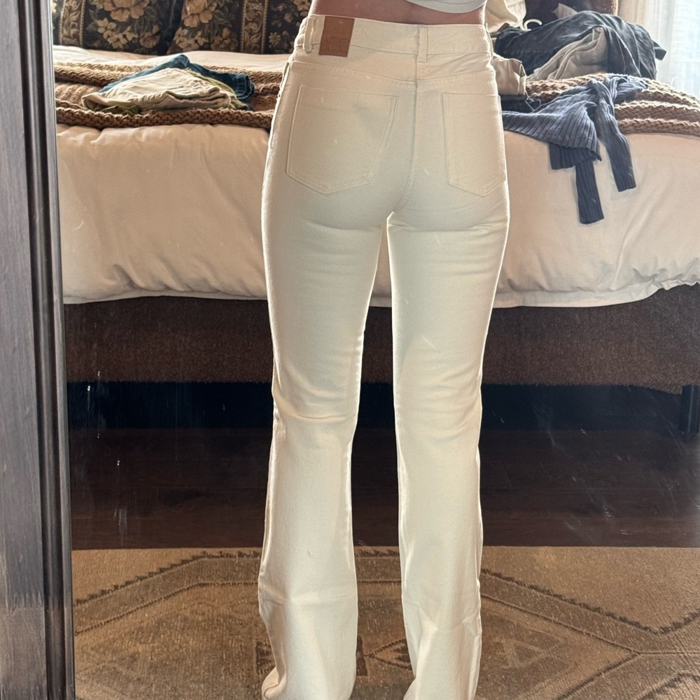 ZARA Bootcut Jeans in Cream